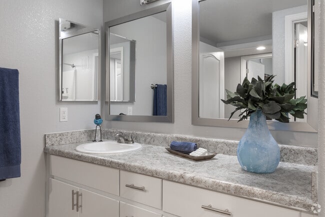 Interior Photo - Port Royale