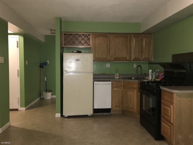 Foto del edificio - 1 br, 1 bath Apartment - 3722 Blackstone Ave