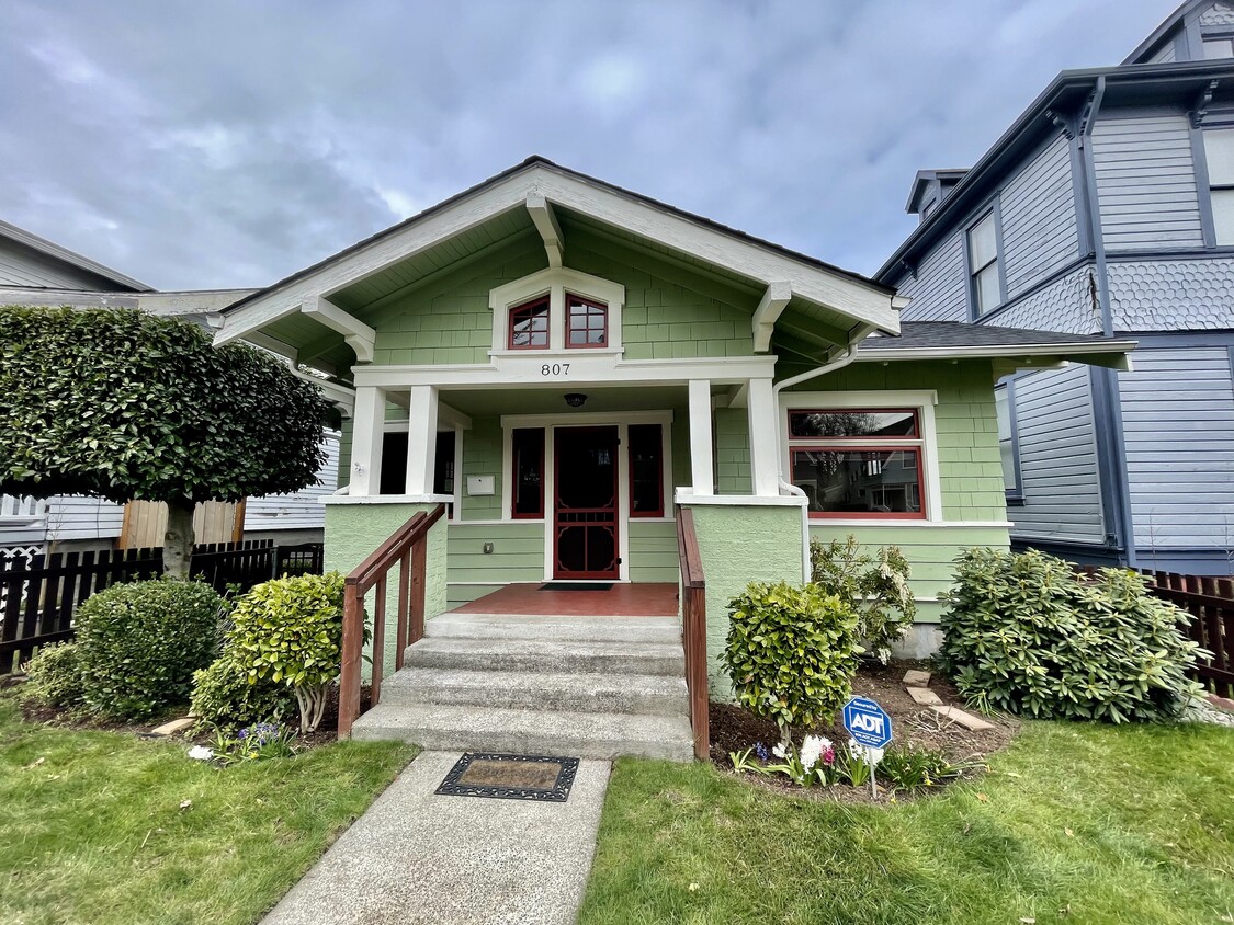 Primary Photo - 807 N L St