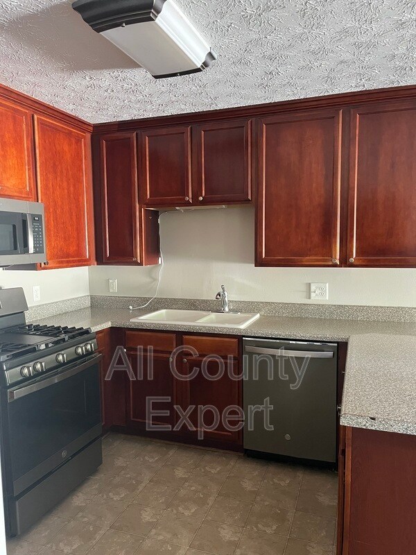 Foto del edificio - 5480 Mountain Top Pl