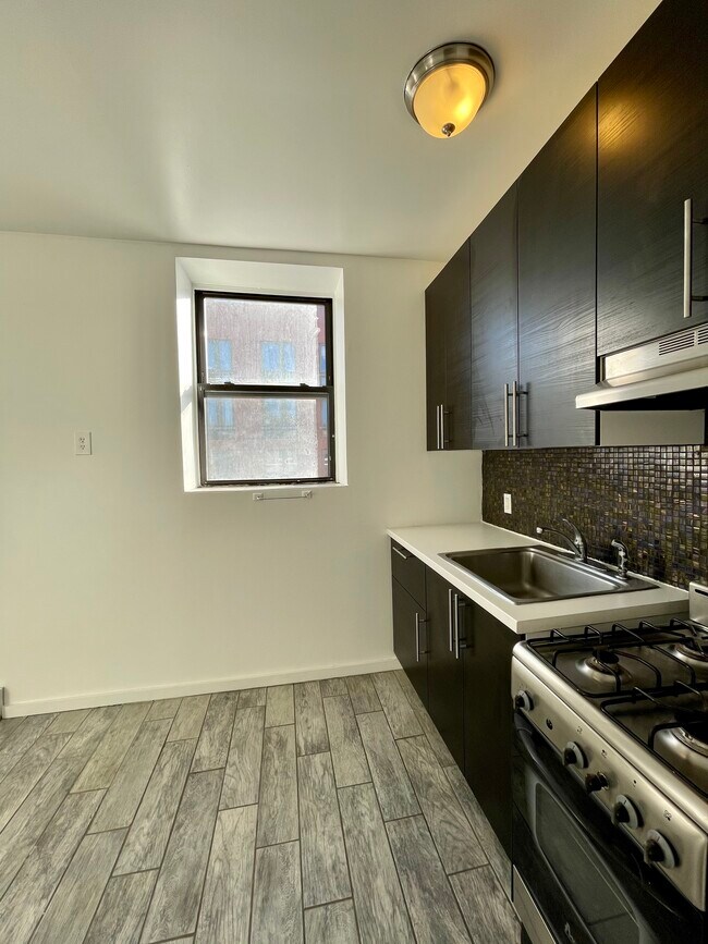 Foto del edificio - 301 E 110th St