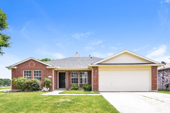 Building Photo - 1401 Buckingham Dr