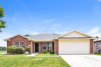 Building Photo - 1401 Buckingham Dr