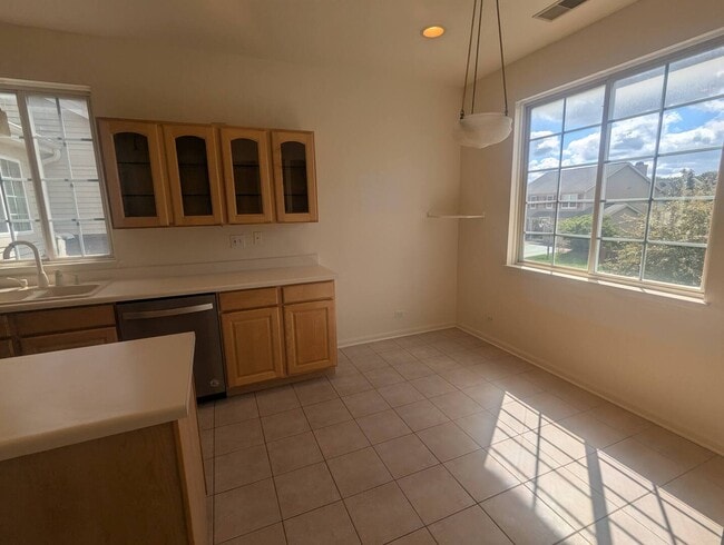 Building Photo - 432 E Thornhill Ln