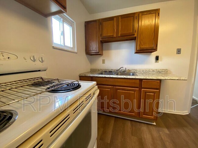 Foto del edificio - 7432 Duquesne Ave