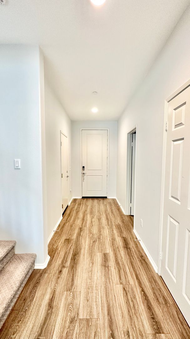 Building Photo - Newer & Lovely Two-Story Home in the New C...