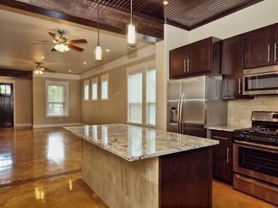 Foto del edificio - UT PRE-LEASE: Beautiful, Recently Construc...