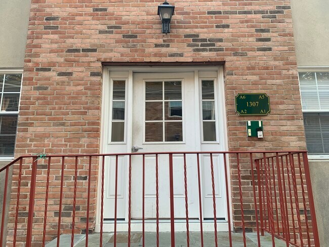 Foto del edificio - 1307 Hope St