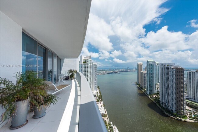 Building Photo - 200 S Biscayne Blvd