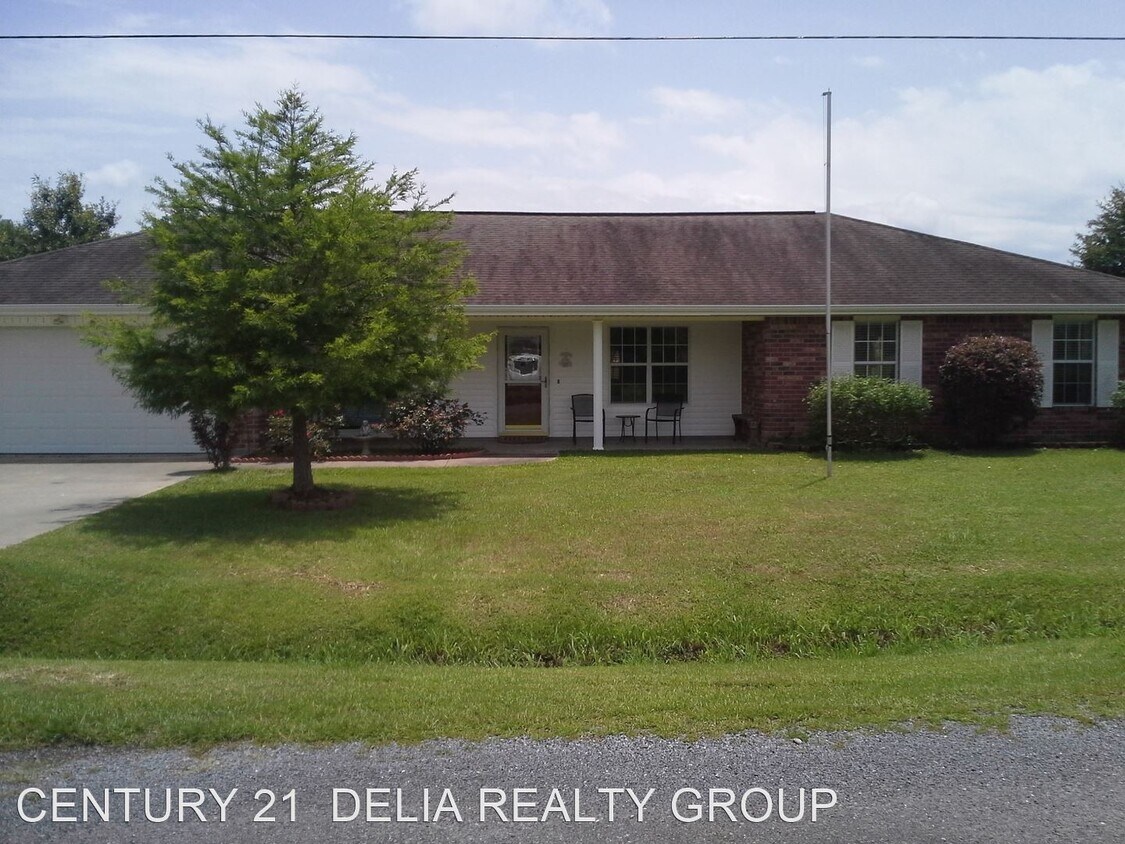 Primary Photo - 3 br, 2 bath House - 211 North Ridge Dr.