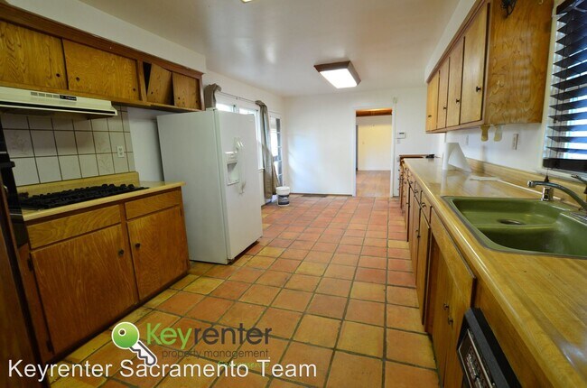 Building Photo - 4 br, 2 bath House - 2361 Carlsbad Ave.