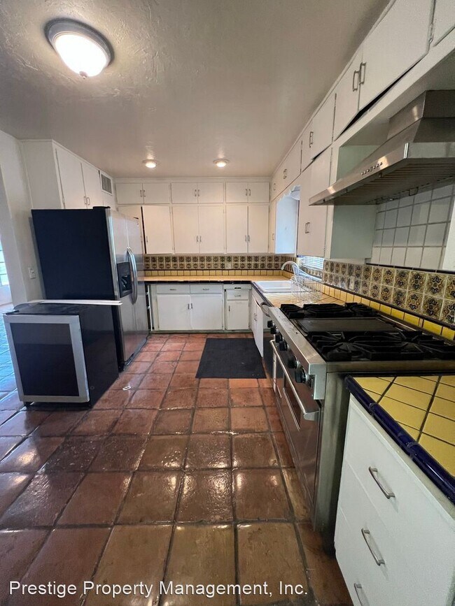 4 br, 2 bath House - 2945 E 1st photo'