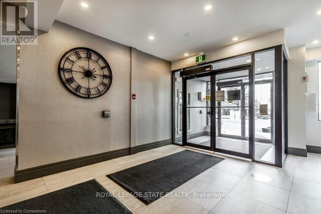 Photo du bâtiment - 1270 Maple Crossing Blvd
