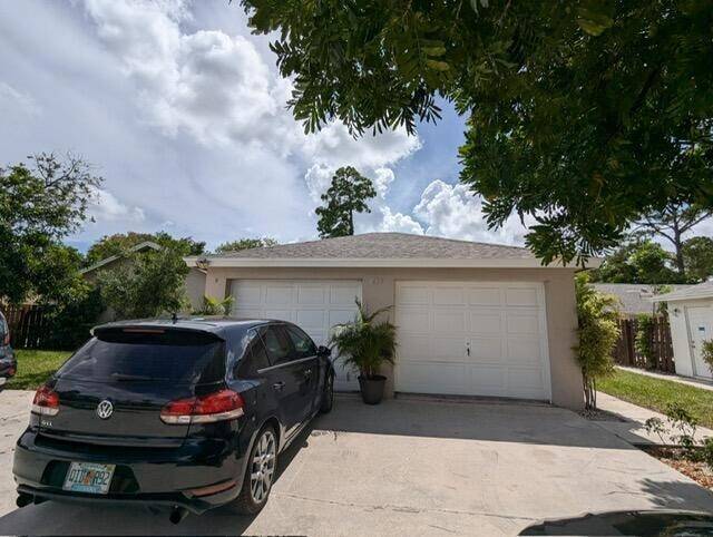 Photo - 1157 Hyacinth Place Unit C