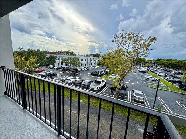 Foto del edificio - 10431 N Kendall Dr