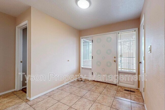 Foto del edificio - 3201 Eubank Blvd NE