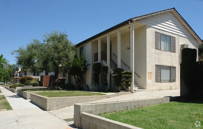 Building Photo - 728 S Marengo Ave
