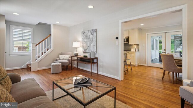 Foto del edificio - 960 Patrick Henry Dr