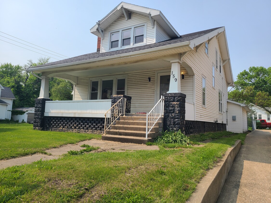 Primary Photo - 159 W Locust St