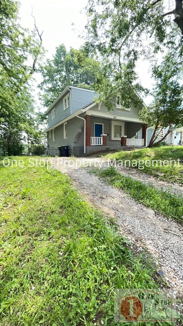 Building Photo - 4 Bedroom 2 bathroom in Kansas City!