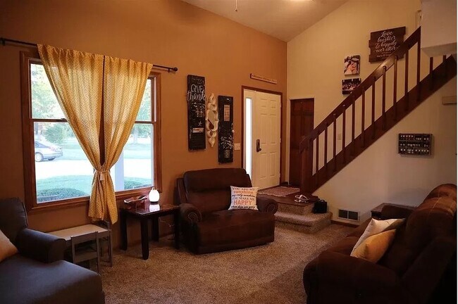 Building Photo - 5920 Sawmill Woods Ct