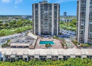 Building Photo - 20335 W Country Club Dr