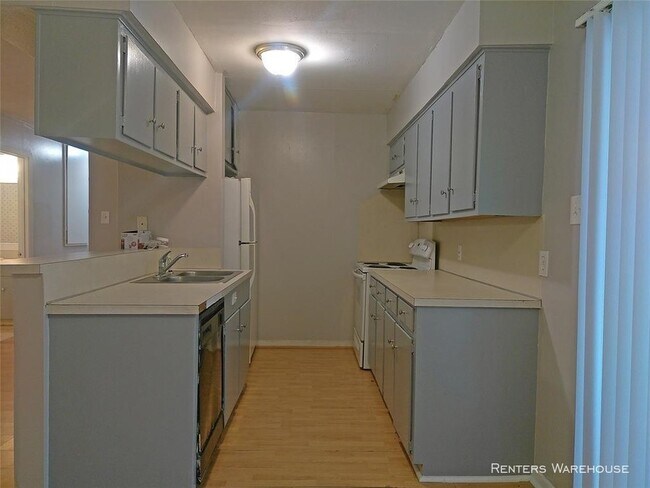 Building Photo - 291 Hereford Dr