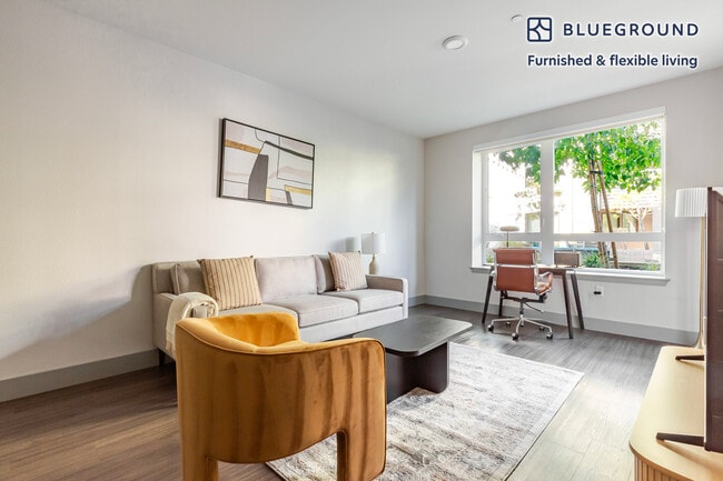 Building Photo - 1800 Lacassie Ave