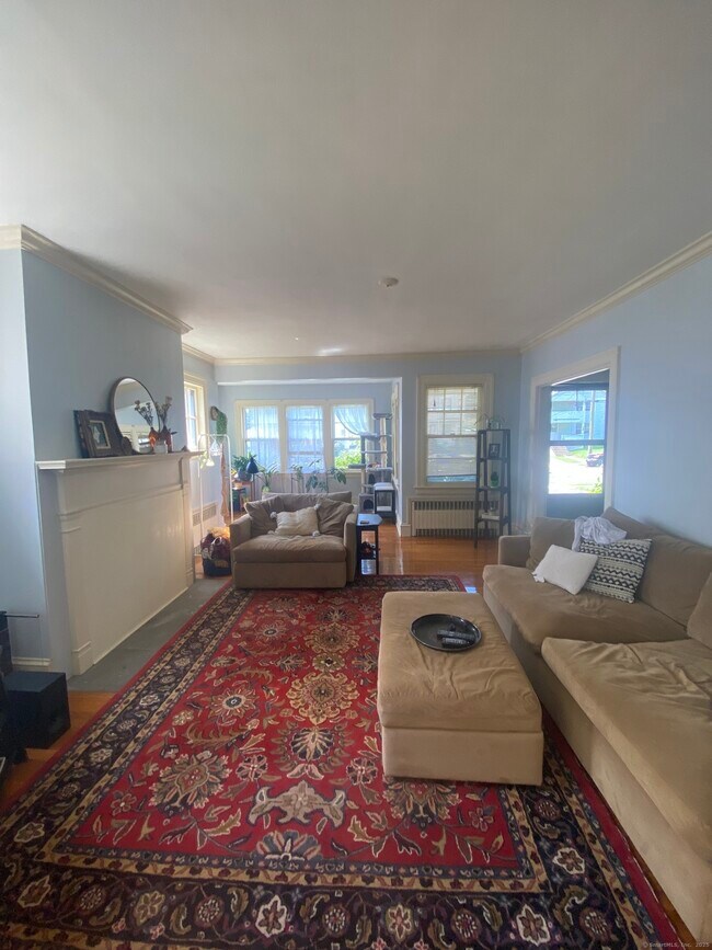 Foto del edificio - 52 Quaker Ln S
