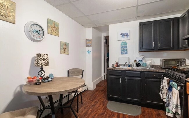 Building Photo - 31 Dana Ave