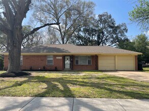 Building Photo - 2015 Wycliffe Dr