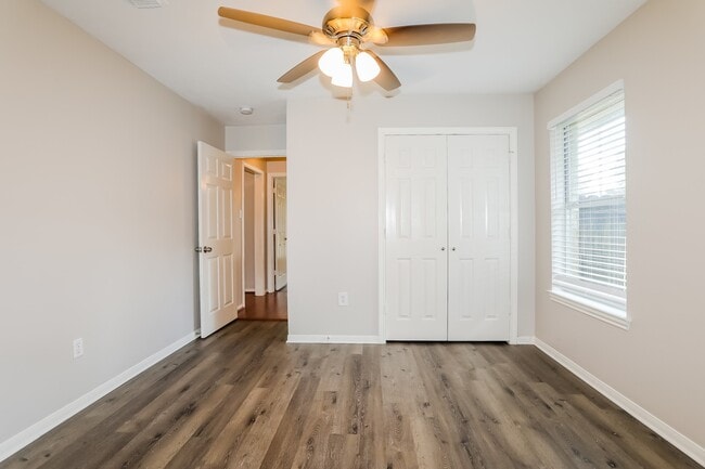 Building Photo - 7122 Woodland Oaks