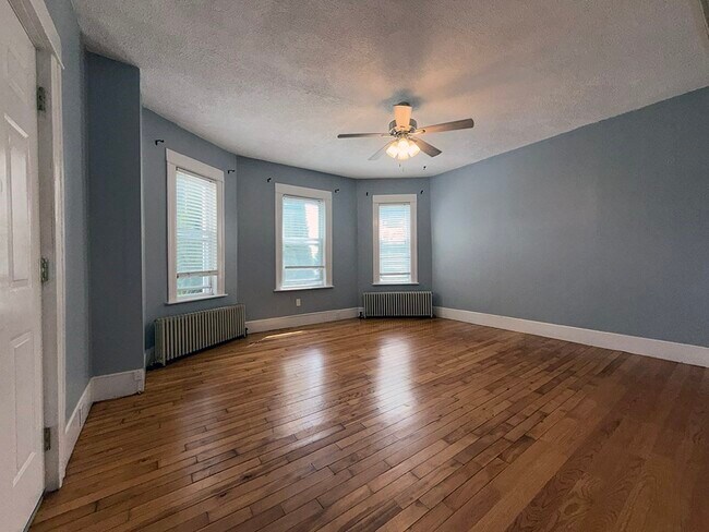 Building Photo - 20 Creston St