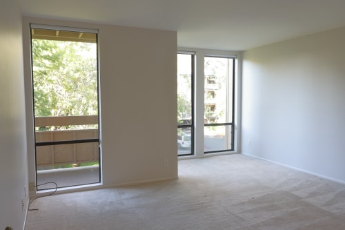 Building Photo - 1051 Beach Park Blvd