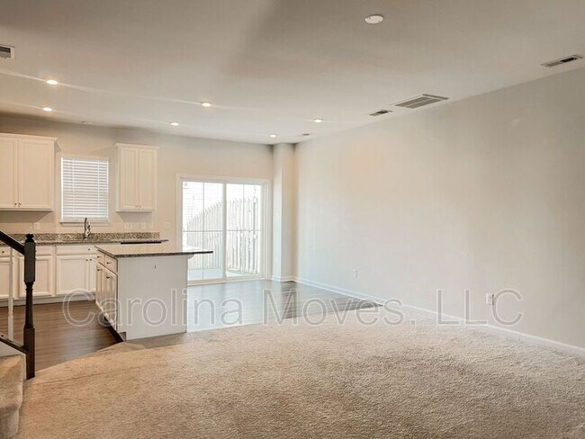 Foto del edificio - 415 Huntingdale Pl