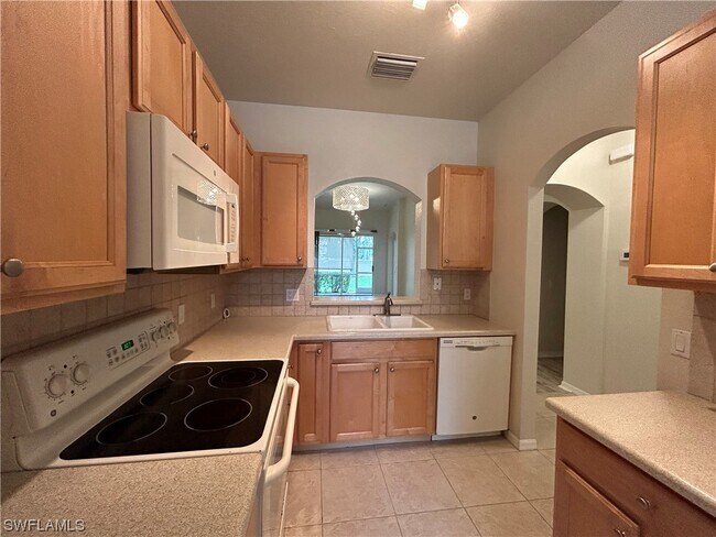 Building Photo - 7870 Lake Sawgrass Loop