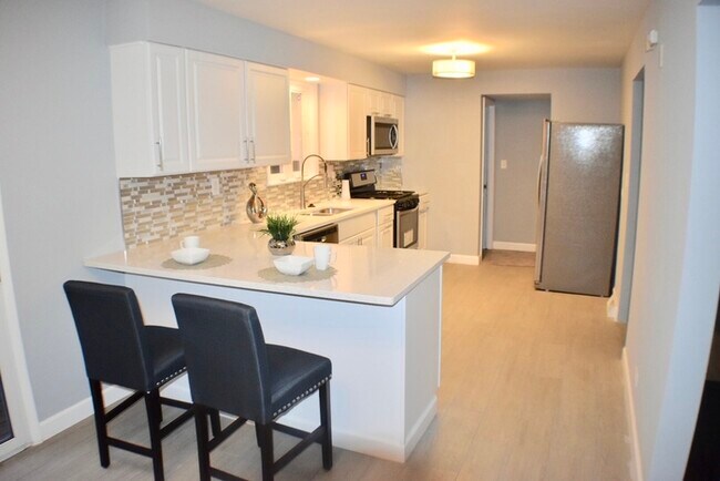 Building Photo - Four Bedroom Plus Single Family Home!