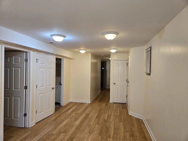 Foto del edificio - 6339 S Eberhart Ave