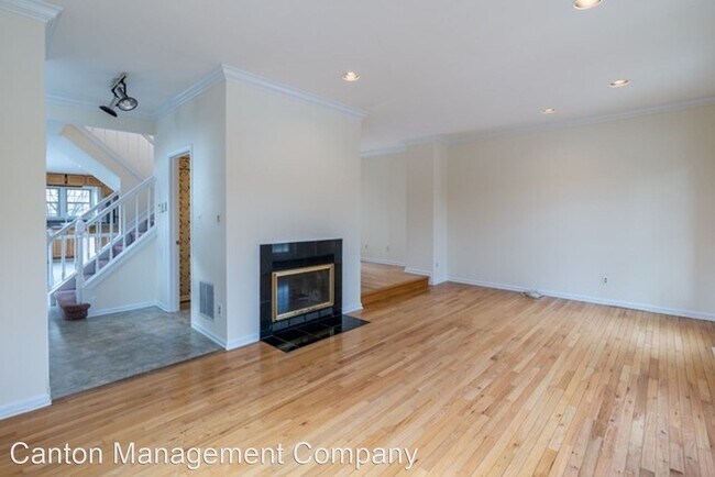 Building Photo - 3 br, 3.5 bath House - 1204 S. Kenwood Ave.