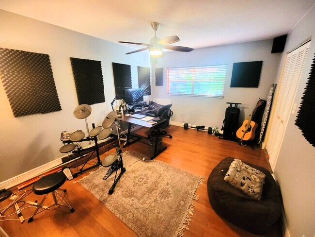 Dormitorio 2 - 4617 NW 9th Dr