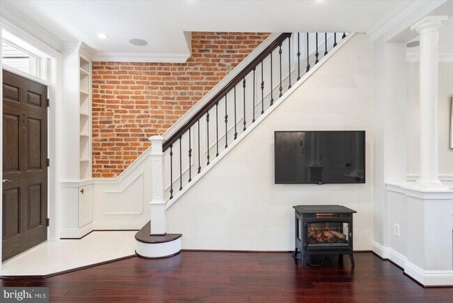 Building Photo - 403 Anglesea St