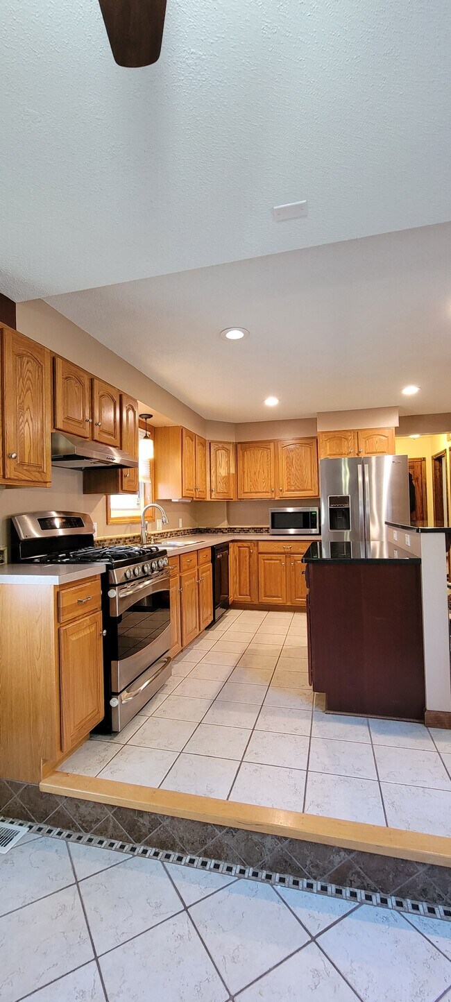 Foto del edificio - 203 Buckley Blvd