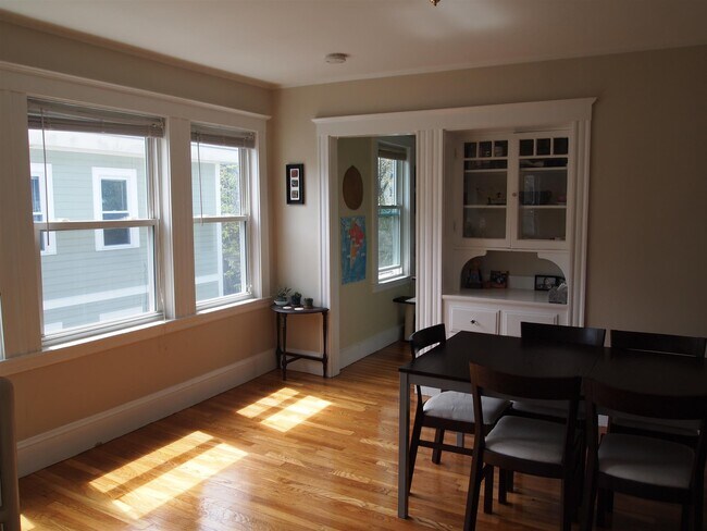 Building Photo - 56 Standish St