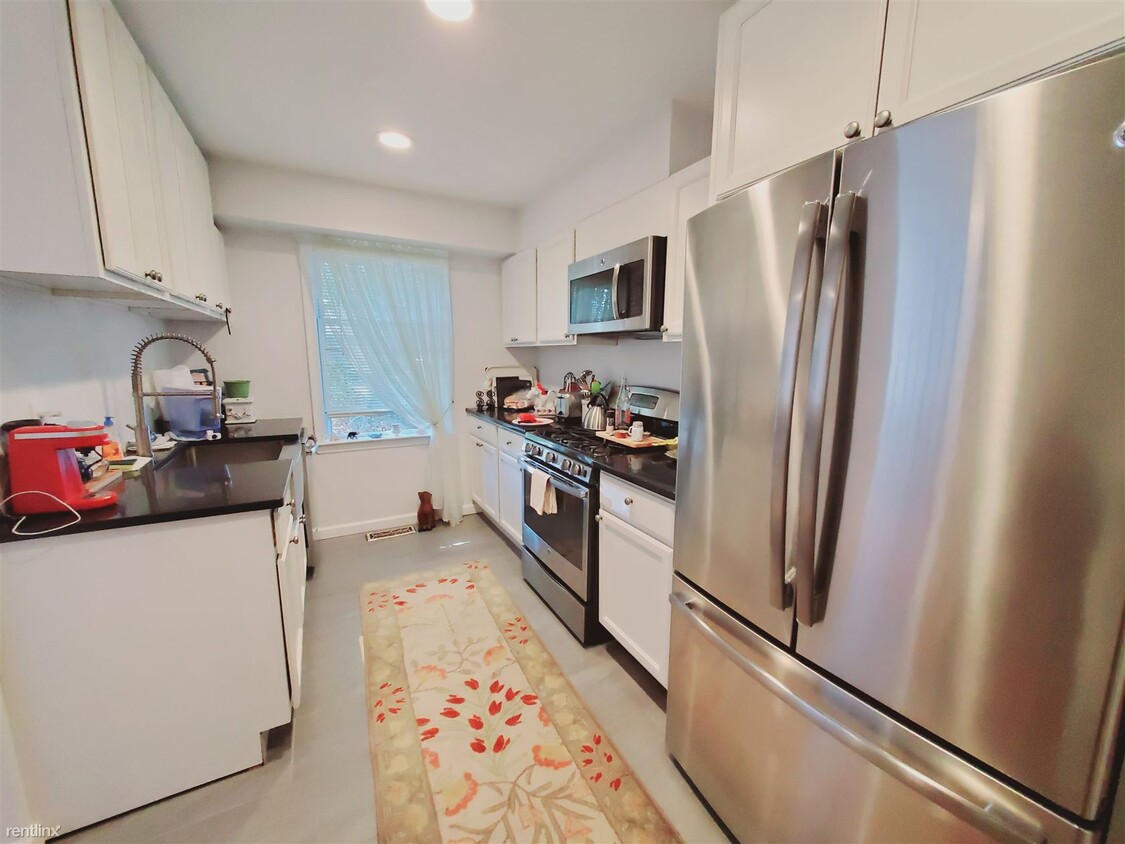 Foto principal - 3 br, 1.5 bath Townhome - 33 Talbot Ln Apt 11