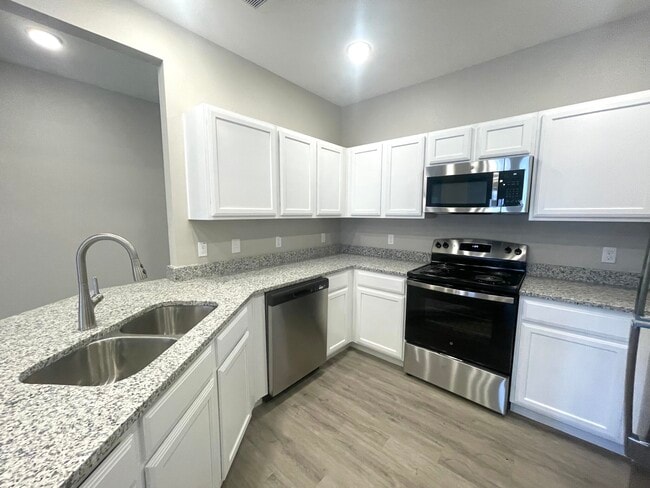 Building Photo - 300 Willow Grv Wy