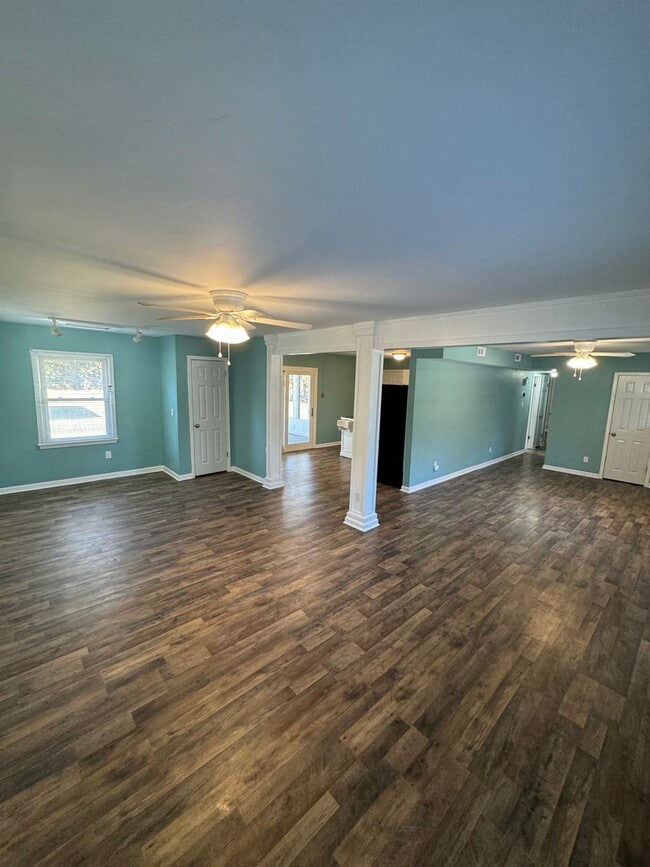 Building Photo - Beautiful Home in a quiet country setting