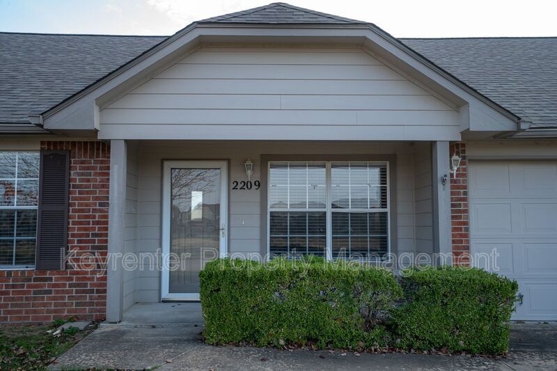 Foto principal - 2209 W Wellington St