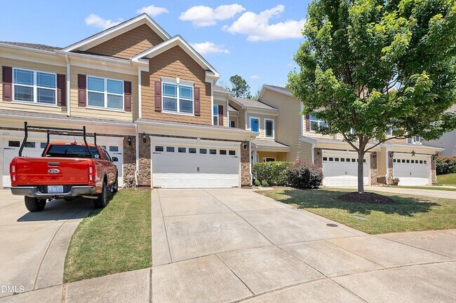 Foto del edificio - 227 Mayfield Dr
