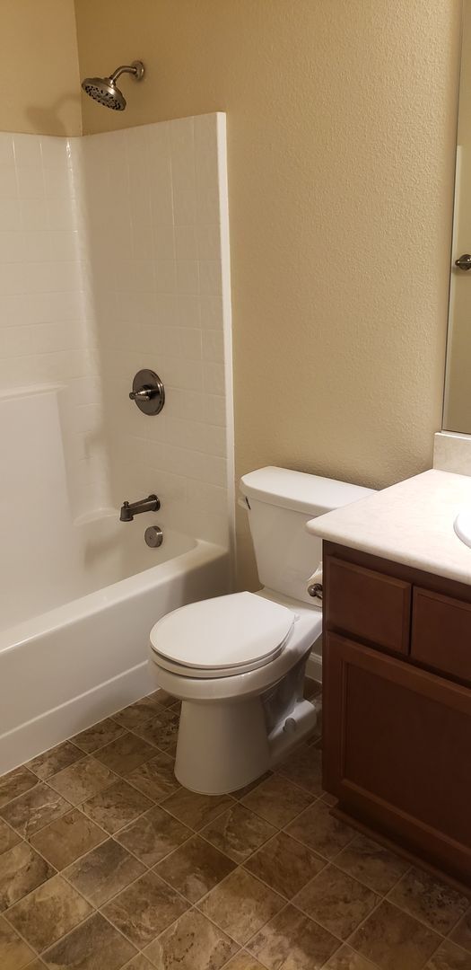 Building Photo - Brand New 3 bedroom 2 1/2 bath Located in ...