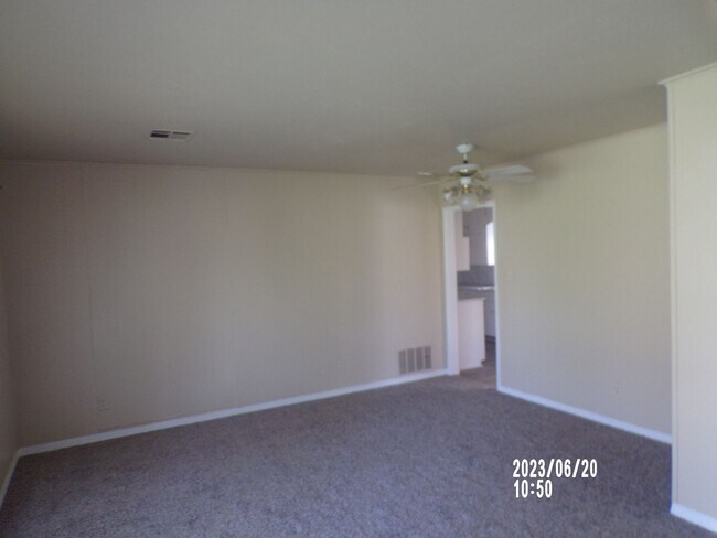 Foto del edificio - centrally located $200.00 off 1st  full month's rent